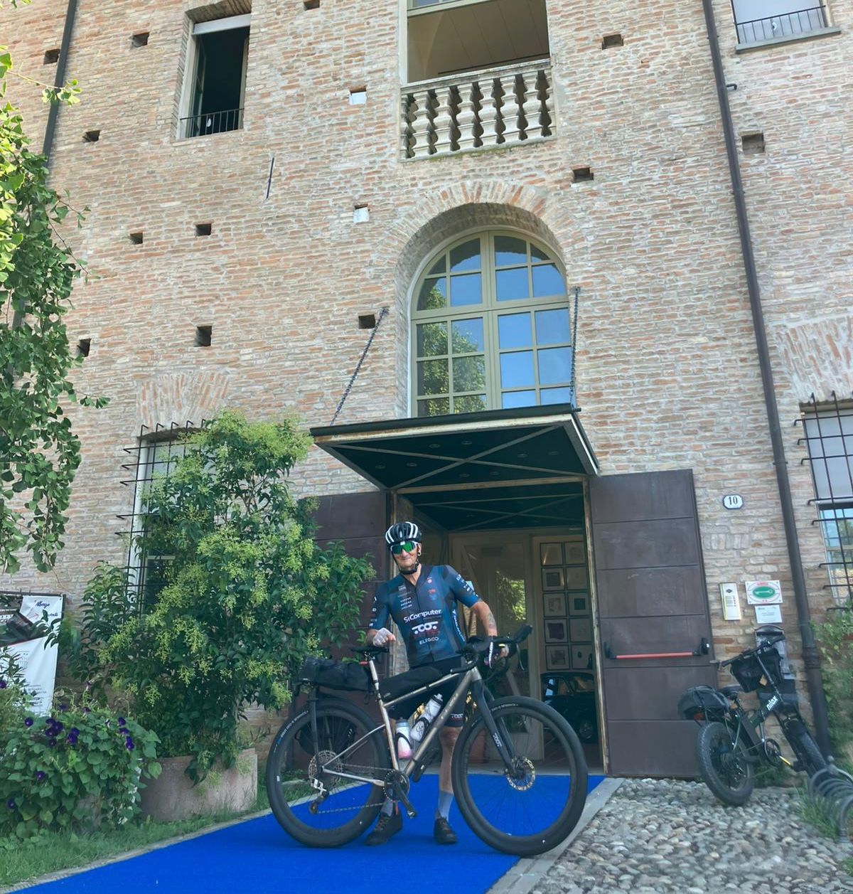 Claudio e Muut titanio di fronte al Convento San Francesco